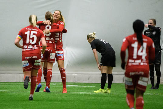 Piteås Nina Jakobsson jublar efter 3-0