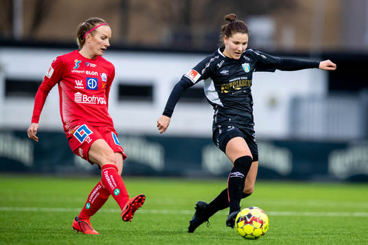 Linköpings Petra Johansson mot Göteborgs Natalia Kuikka