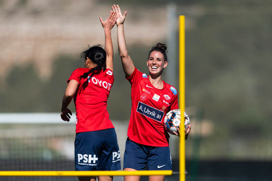 Ylinn Tennebø and Emma Rolston of Avaldsnes