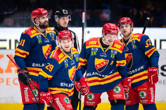 Djurgårdens Sebastian Strandberg jublar med lagkamrater