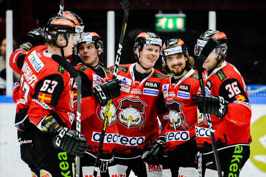 Malmö Redhawks Lars Bryggman jublar med Fredrik Händemark