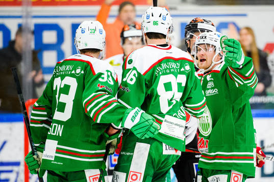 Rögles Taylor Matson och Eric Gelinas jublar