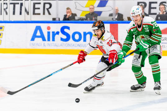 Örebros Jonathan Andersson och Rögles Dominik Bokk
