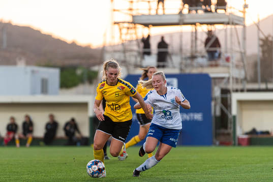 Nora Eide Lie of LSK Kvinner and Tone Bettina Pirisi of Kolbotn compete for the ball