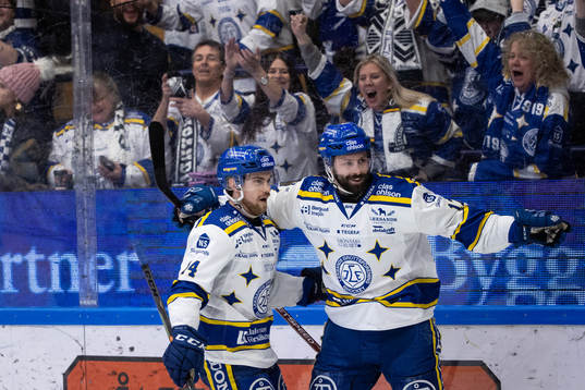 Leksands Oskar Lang och Daniel Olsson Trkulja jublar innan