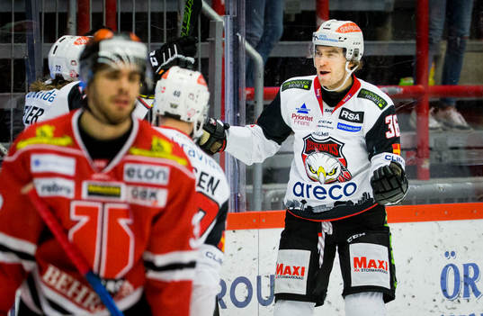 Malmö Redhawks Matias Myttynen gör 0-2 och jublar