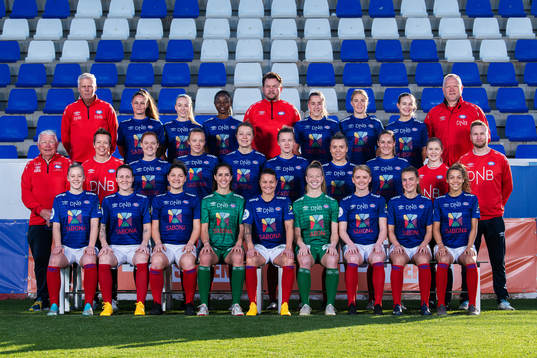 Vålerenga poses for a team photo on February 27, 2020 in La Manga. Top row from the left: Assistant coach Raymond Mikkelsen, Ina Skaug, Tina D. Konradsen, Ajara Nchout Njoya, head coach Jack Majgaard Jensen, Sigrid Heien Hansen, Catherine Joan Bott, Tine Celine Karstensen and goalkeeper coach Ken E. Nilsen. Middle row: Henning Aamodt, menatl coach Marianne Pettersen, Stine Ballisager Pedersen, Synne Sofie Kinden Jensen, Maruschka Waldus, Marie Dølvik Markussen, Ingibjörg Sigurdardóttir, Andrine Tomter, physio Helene Davidsen Moa and Stian Tjærnås Dahl. Bottom row: Emilie Libakken Østerås, Isabell Herlovsen, Dejana Stefanovic, goalkeeper Hannah Seabert, Sherida Spitse, goalkeeper Jalen Tompkins, Rikke Marie Madsen, Mia Huse and Celin Bizet Ildhusøy. Editors note: This picture has been retouched.
