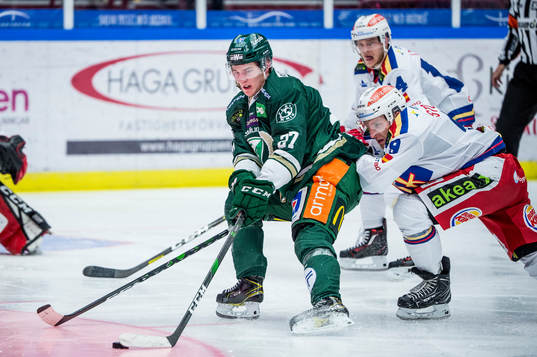 Färjestads Oskar Bäck mot Malmö Redhawks Frederik Storm