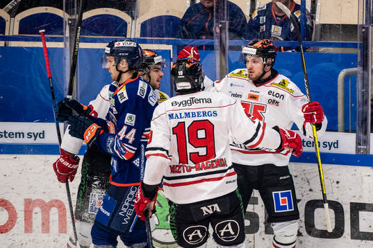 Örebros Robin Kovacs jublar