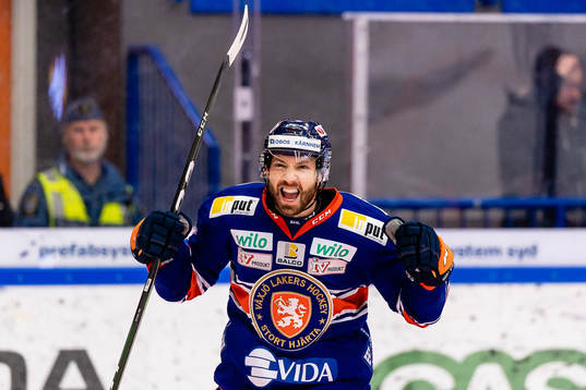 Växjös Jacob Micflikier jublar