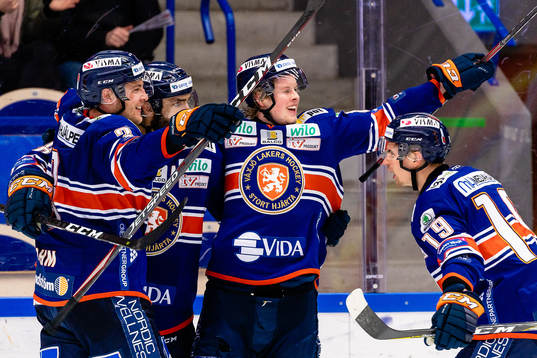 Växjös Fredrik Karlström jublar