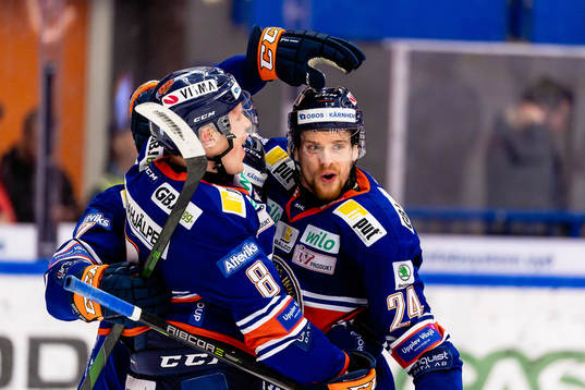 Växjös Niclas Lundgren och Brendan Shinnimin jublar