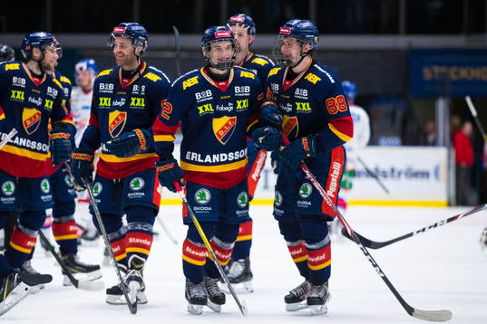 Djurgårdens William Eklund och Alexander Holtz jublar