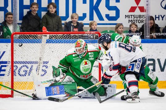 Rögles målvakt Roman Will och Linköpings Jimmy Andersson