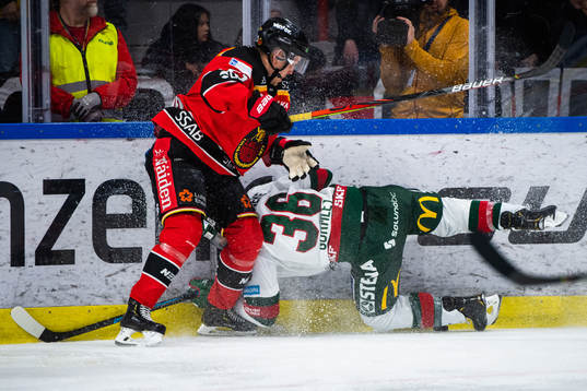 Luleås Juhani Tyrväinen och Frölundas Brandon Gormley