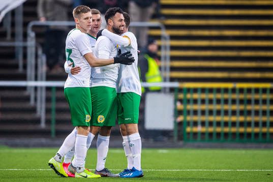 Hammarbys Imad Khalili jublar med lagkamrater efter 0-1