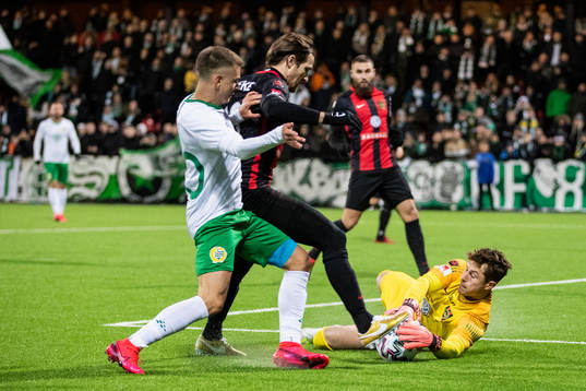 Hammarbys Alexander Kacaniklic mot Brommapojkarnas Jesper