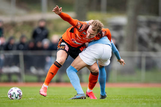 Karlskronas Alexander Petersson och Malmö FFs Anel