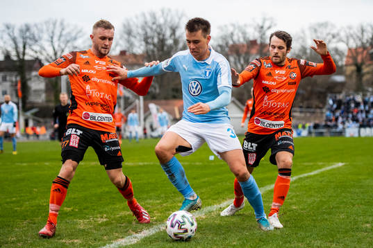 Karlskronas Kevin Karlsson och Malmö FFs Jonas Knudsen