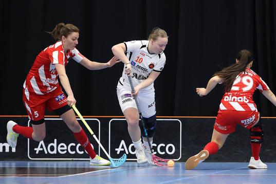 Pixbos Eliska Krupnova och Rönnbys Izabell Rydell