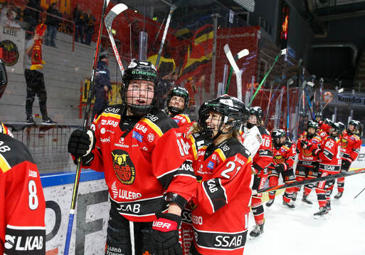 Luleås Ronja Savolainen jublar