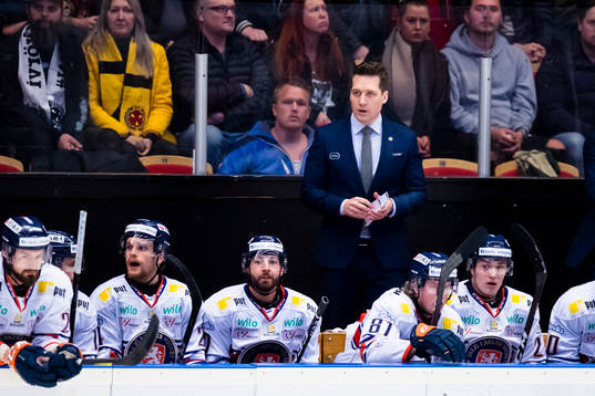 Växjös tränare Sam Hallam