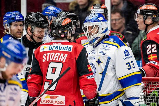 Malmö Redhawks Frederik Storm och Leksands målvakt Axel