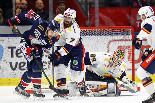 Linköpings Jarno Kärki, Djurgårdens Jason Garrison och