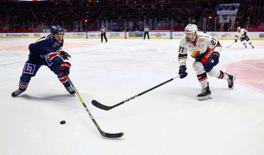 Linköpings Adam Ginning och Djurgårdens Patrik Berglund