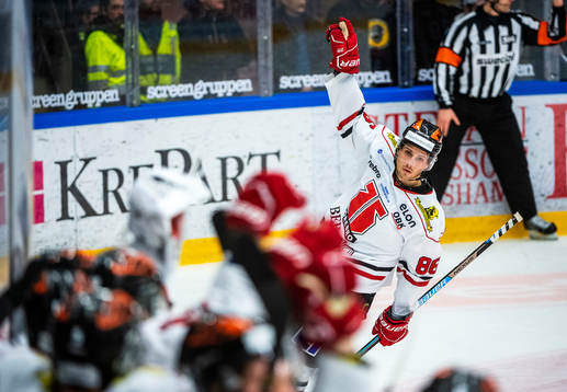 Örebros Mathias Bromé jublar
