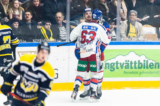Oskarshamns Pontus Netterberg och Robin Söderqvist jublar