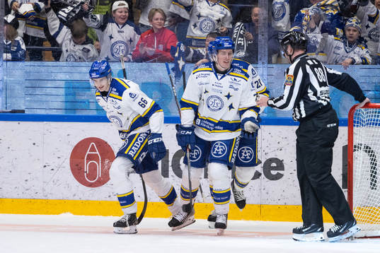 Leksands Nils Åman jublar med Mattias Göransson
