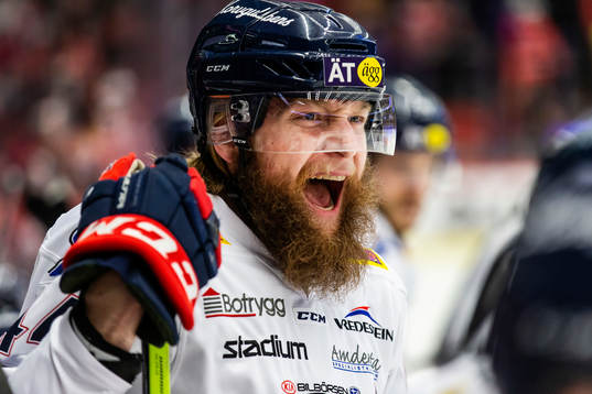 Linköpings Jonas Junland reagerar