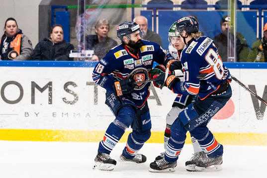 Frölundas Joel Mustonen mot Växjös Daniel Rahimi och