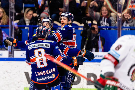 Växjös Brendan Shinnimin jublar