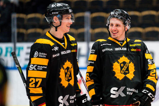 Skellefteås Robin Alvarez och Patrik Norén jublar