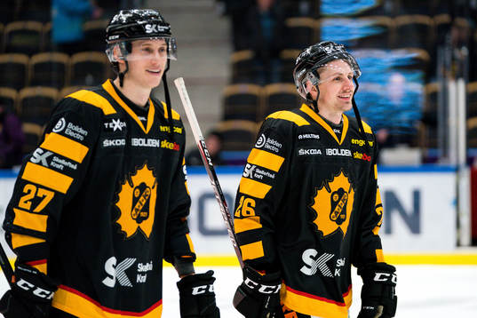 Skellefteås Robin Alvarez och Patrik Norén jublar