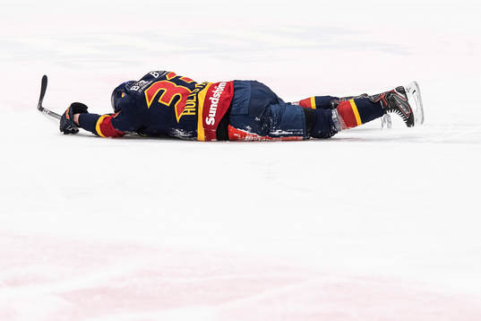 Djurgårdens Linus Hultström blir liggandes