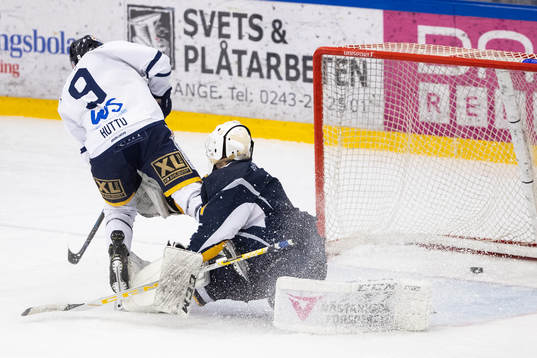 Visby/Romas Teemu Huttu gör 4-3 bakom Borlänges målvakt