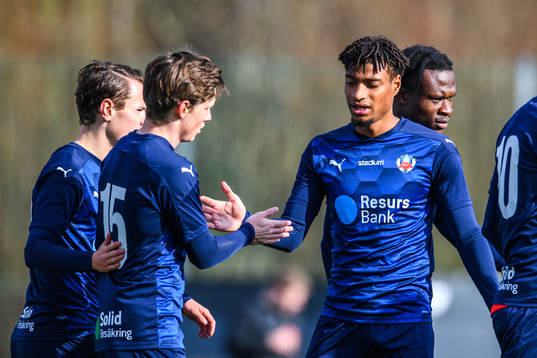 Helsingborgs Max Svensson och Joseph Ceesay jublar efter 1-0 