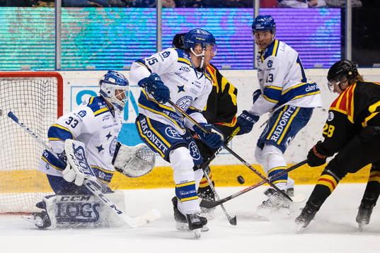 Leksands målvakt Axel Brage och Leksands Matt Carey
