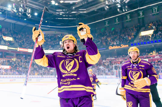 Färjestads Linus Johansson jublar