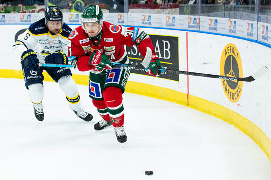 s Christoffer Persson och Frölundas Nicklas Lasu