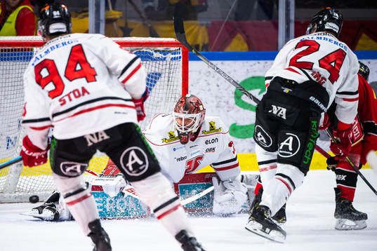 Luleås Jonas Berglund sätter 3-2 bakom Örebros målvakt