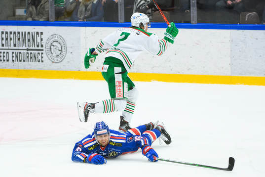 Rögles Erlend Lesund och Oskarshamns Arsi Piispanen