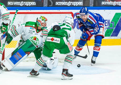 Oskarshamns Markus Modigs och Rögles målvakt Roman Will