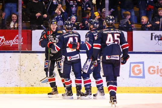 Linköpings Henrik Törnqvist jublar