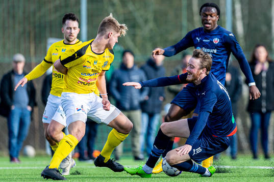 Lunds Noel Hansson i en situation där Helsingborgs Rasmus