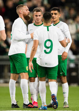 Hammarbys David Fällman, Paulinho och Aimar Sher jubalr tillsammans med Alexander Kacaniklic (m) som gjort 3-0 för Hammarby