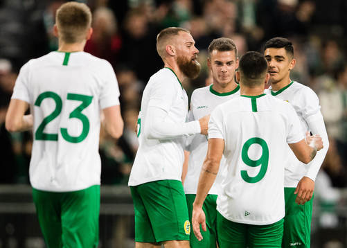 Hammarbys David Fällman, Paulinho och Aimar Sher jubalr tillsammans med Alexander Kacaniklic (m) som gjort 3-0 för Hammarby